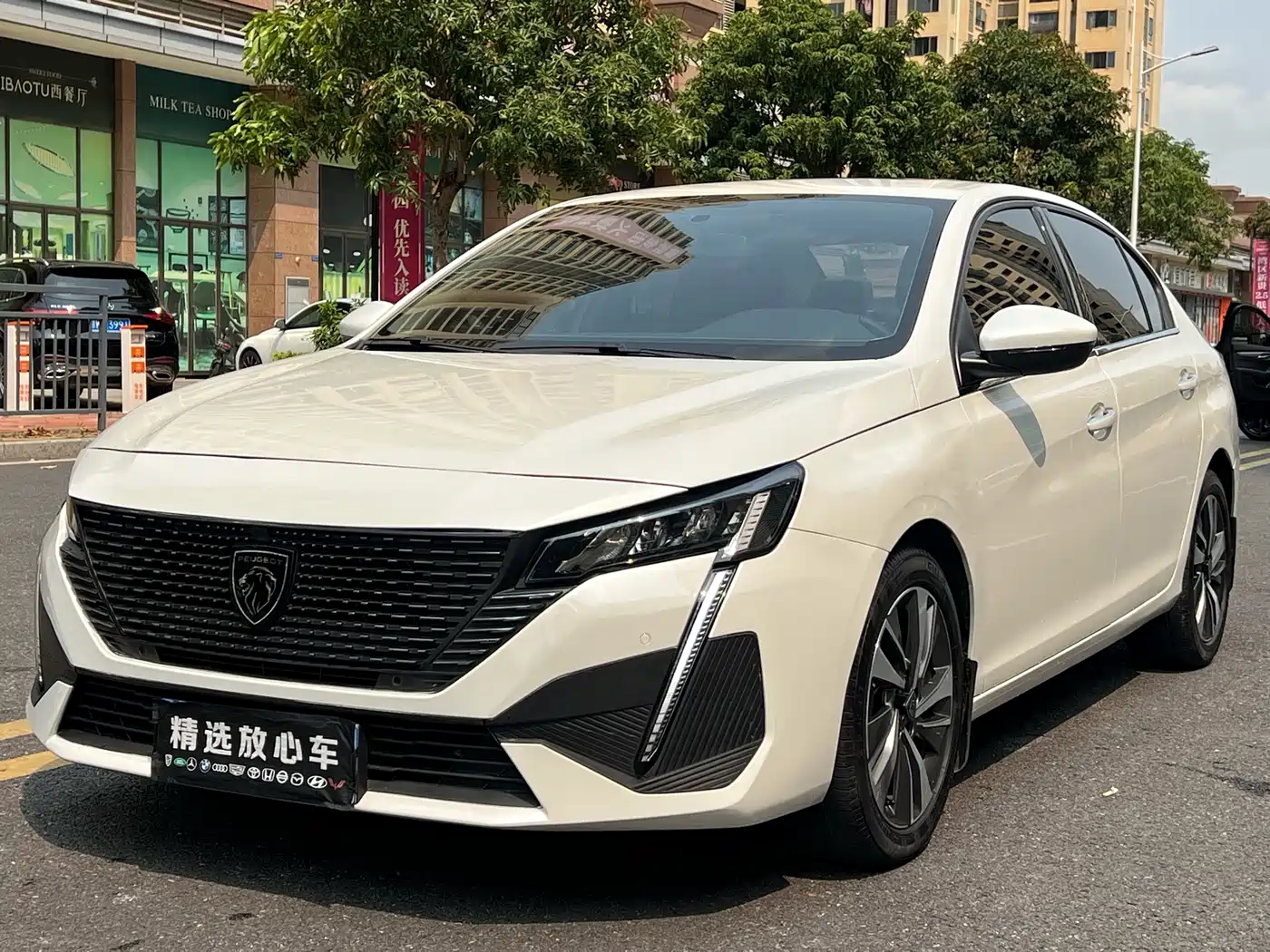 PEUGEOT 408