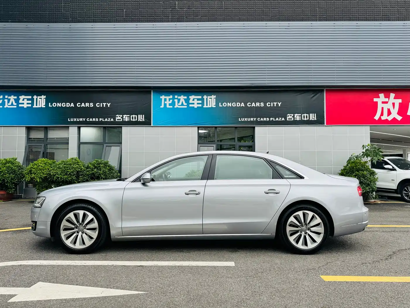 AUDI A8