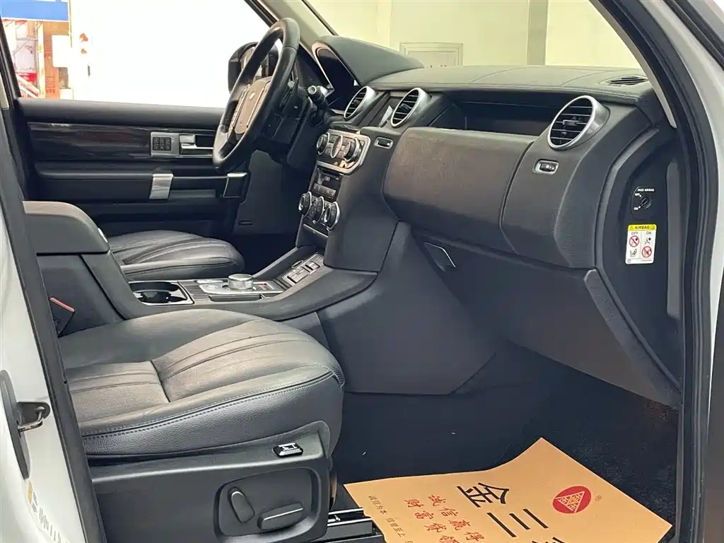 Land Rover Discovery 2016 3.0 SC V6 SE фото 26