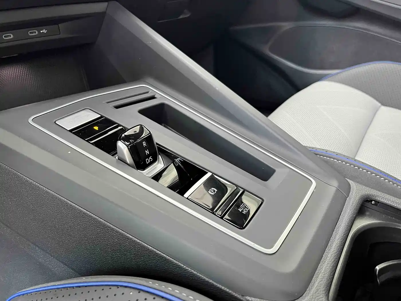 Volkswagen Golf 2025 Facelift 300TSI R-Line фото 19