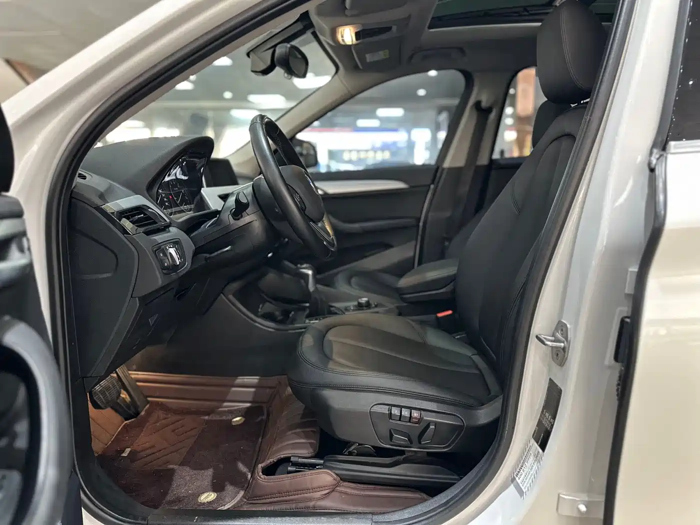 BMW X1 2018 sDrive20Li Leading Model фото 9