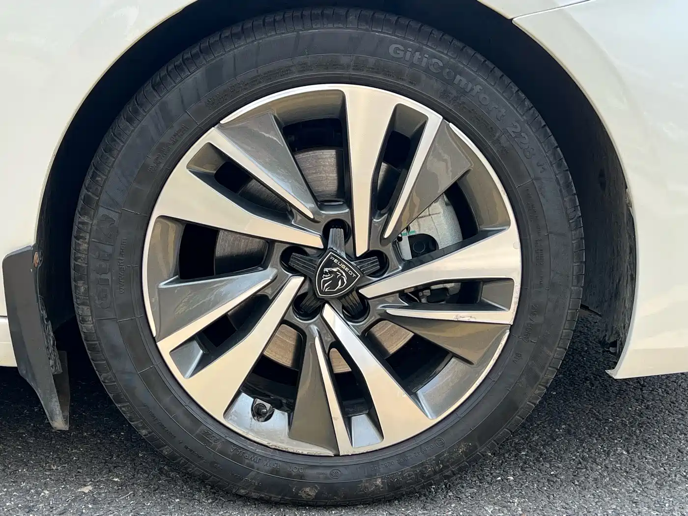 PEUGEOT 408