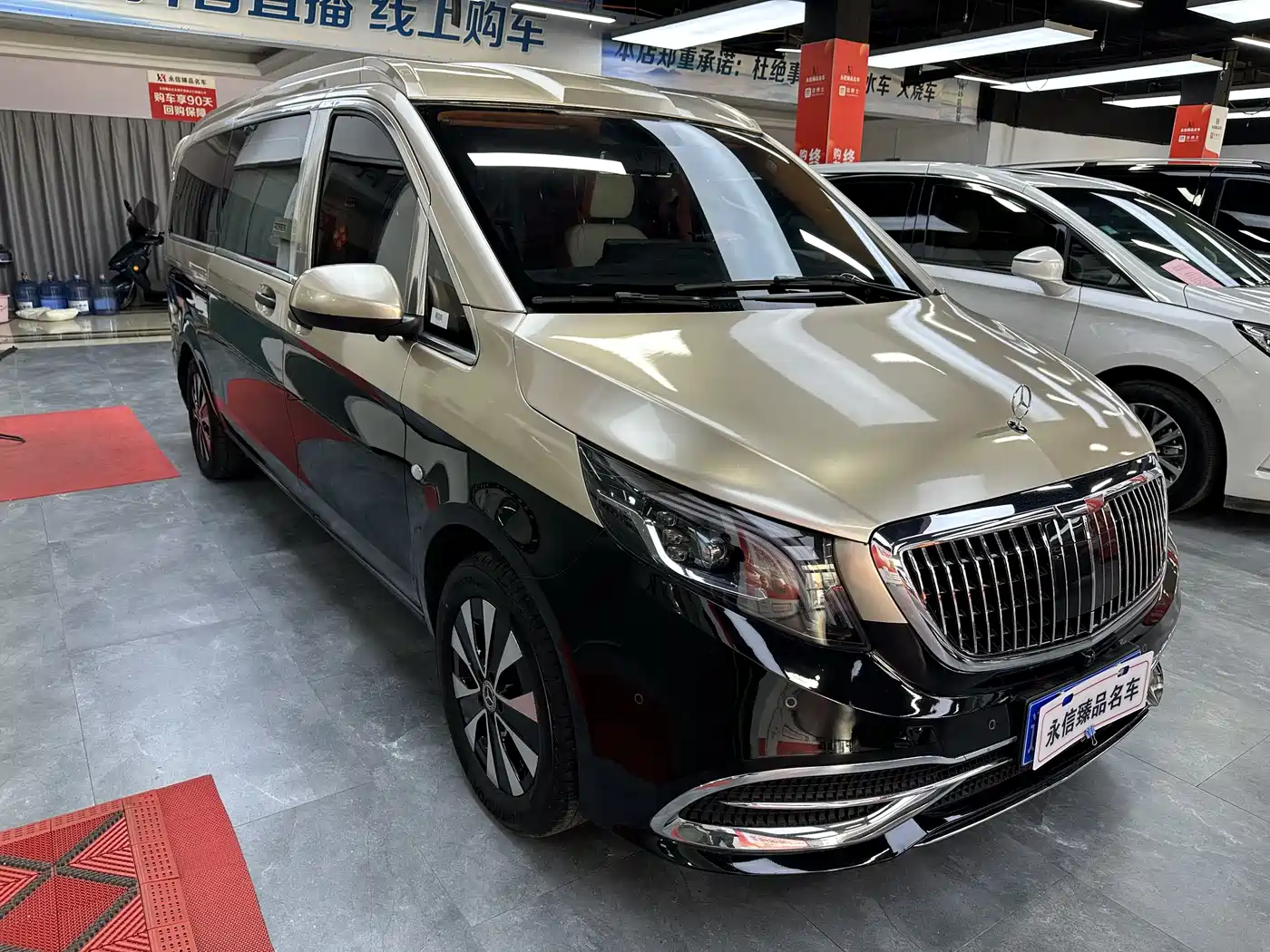 Mercedes-Benz Vito 2023 2.0T Business 7-Seater фото 3
