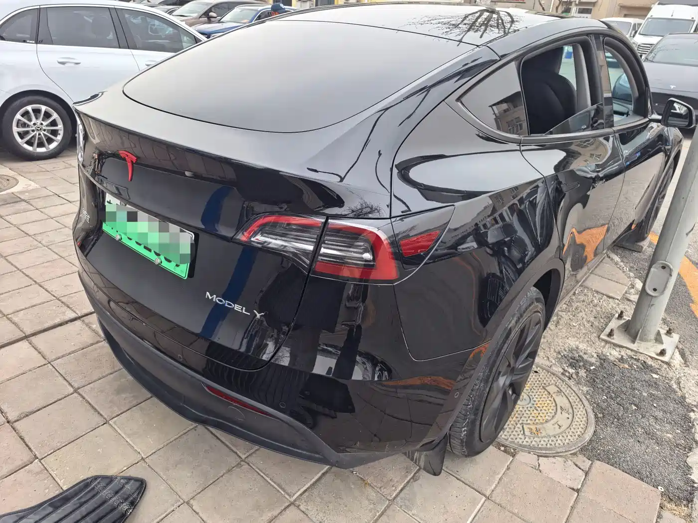 TESLA MODEL Y