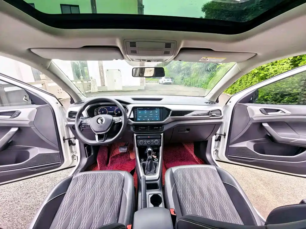 صورة 7 - Volkswagen T-Cross