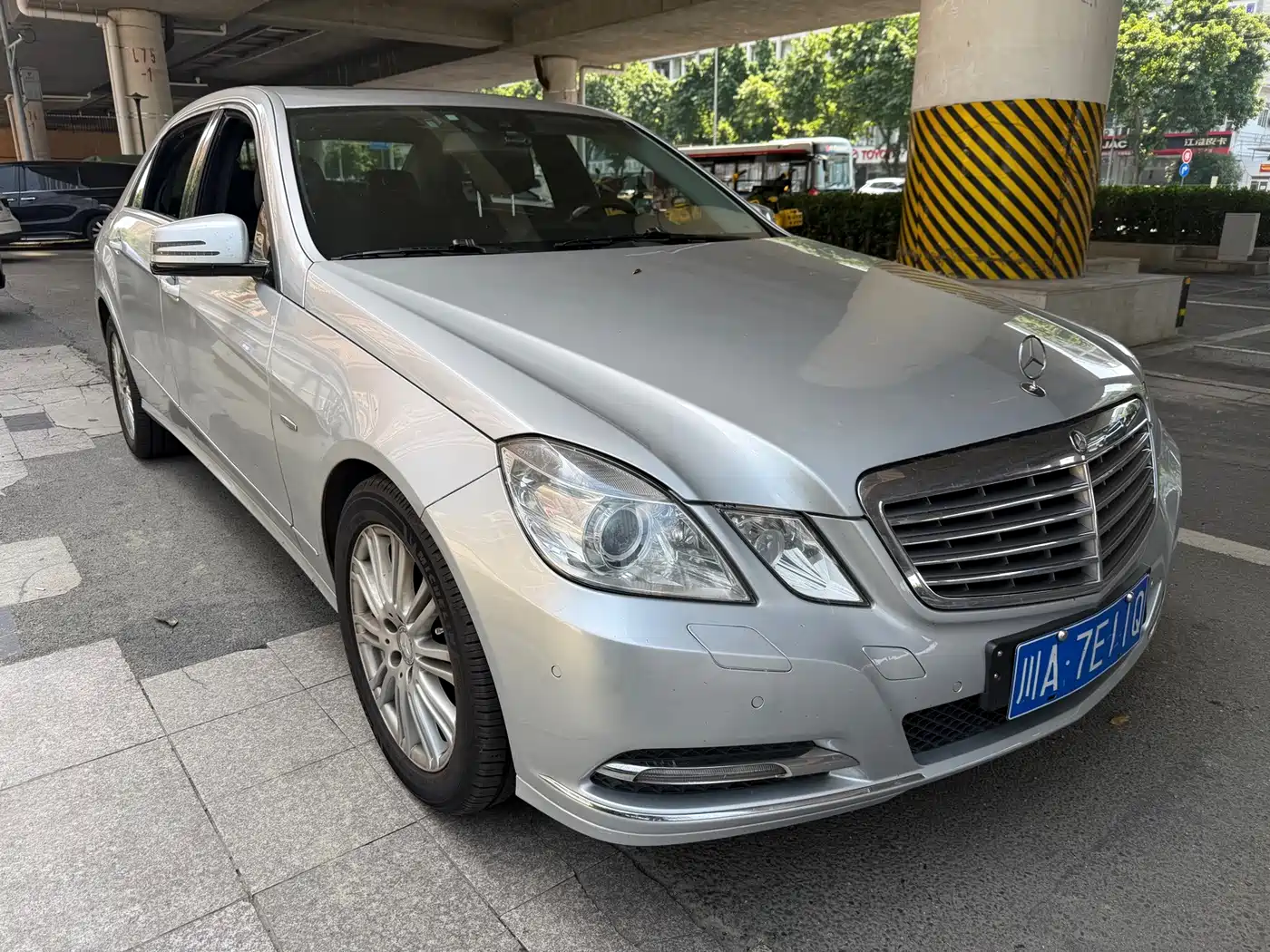 Фото 3 - Mercedes-Benz E-Class