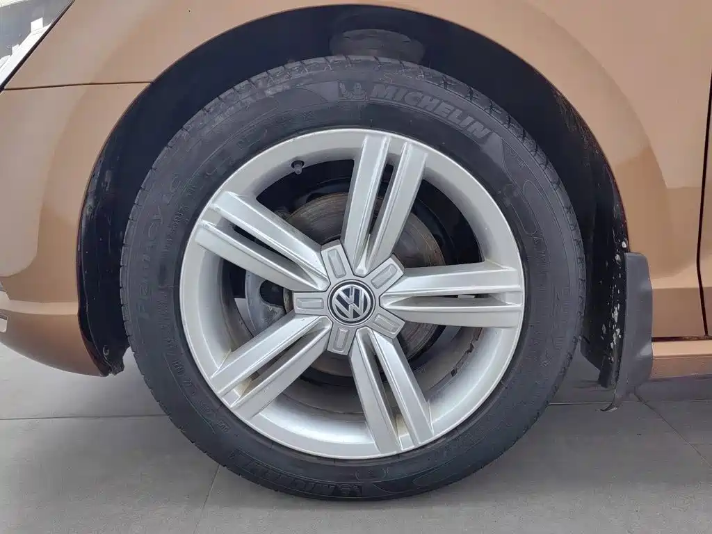 Photo 17 - Volkswagen Lamando