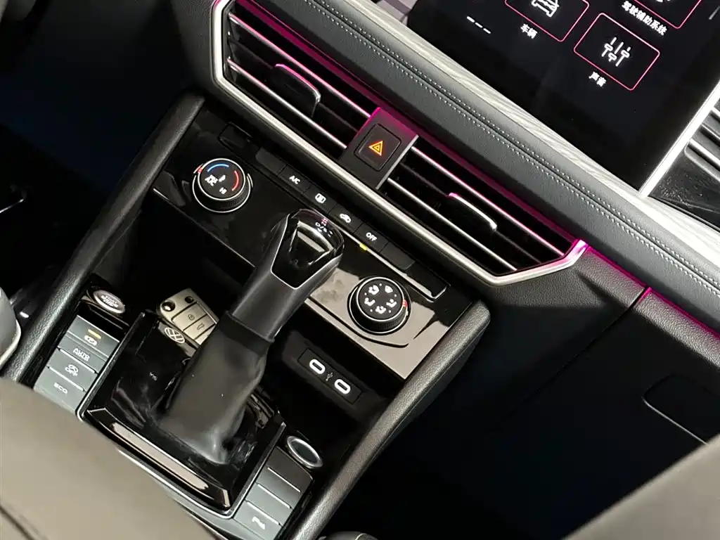 Volkswagen Sagitar 2025 300TSI DSG Surpass Edition фото 20