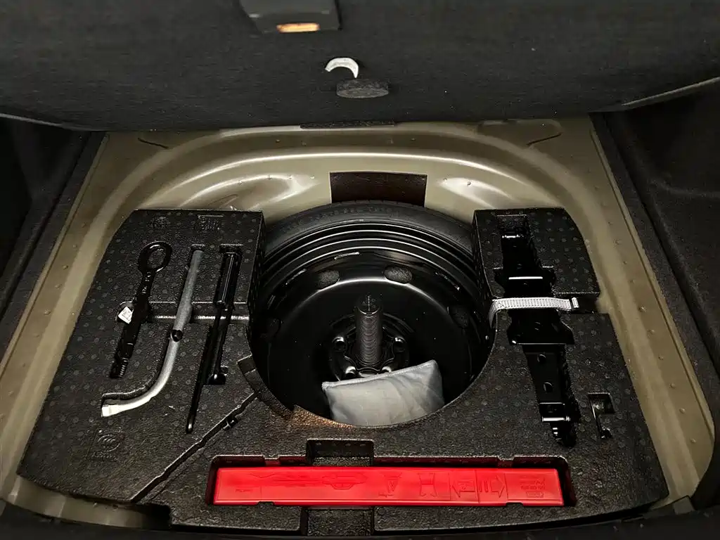 Volkswagen Sagitar 2025 300TSI DSG Surpass Edition фото 34