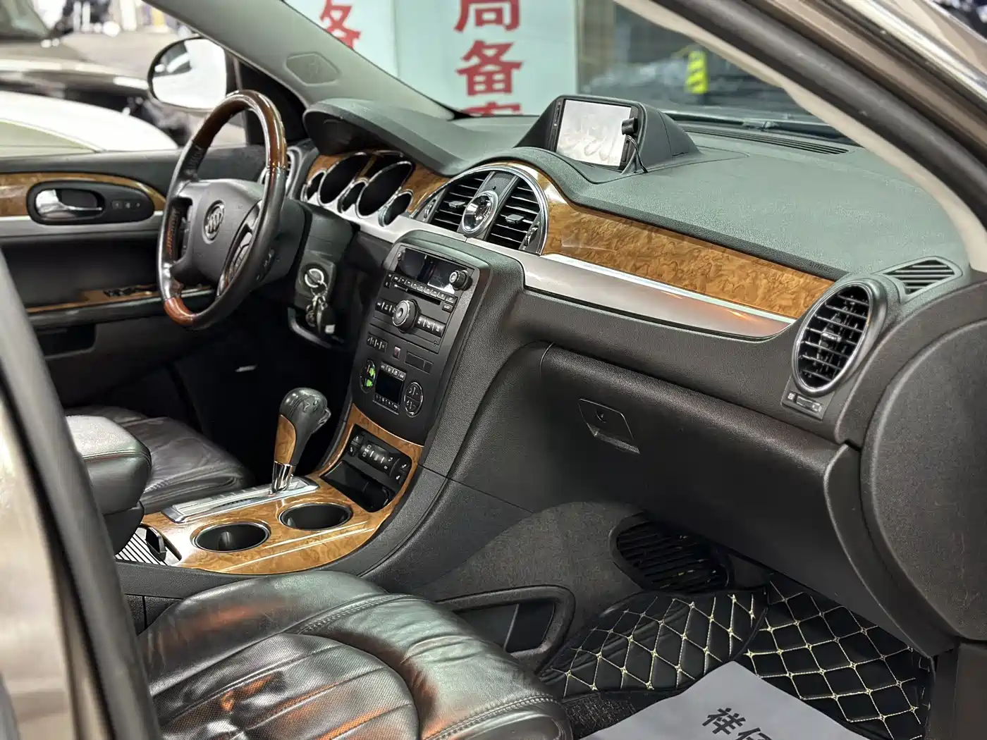 Buick Enclave 2010 3.6L Elite Edition фото 10