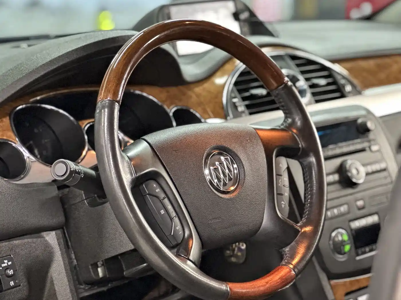 Buick Enclave 2010 3.6L Elite Edition фото 24