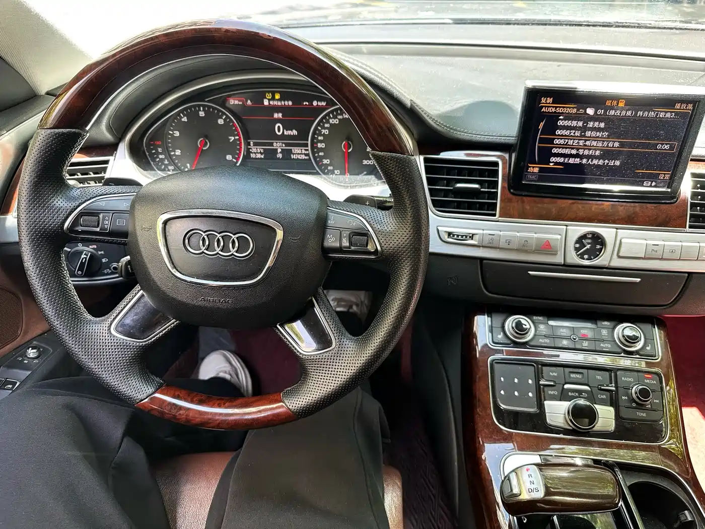 Audi A8 2013 A8L 30 FSI Comfort фото 13
