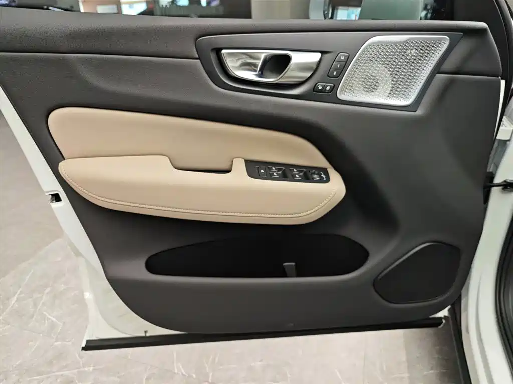 Фото 5 - Volvo XC60