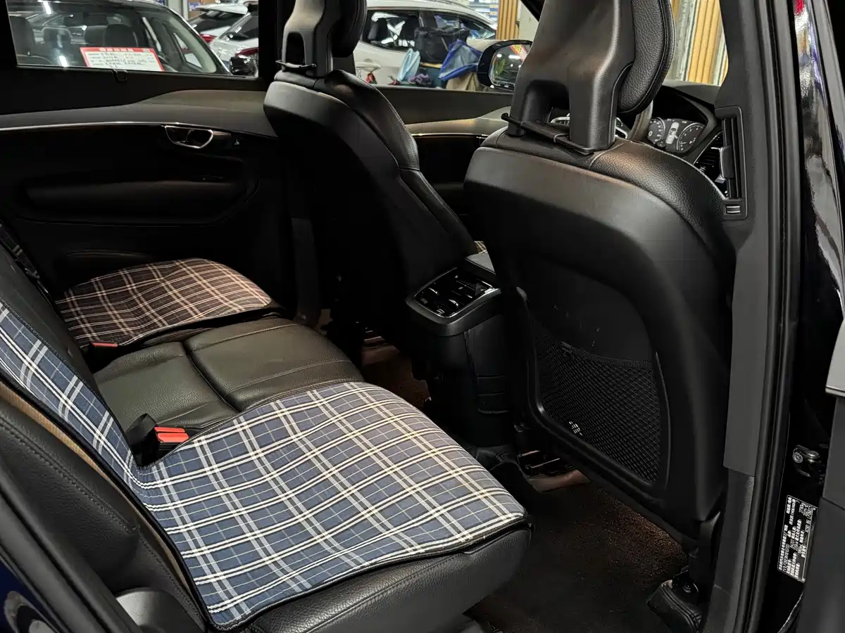 Фото 7 - Volvo XC90