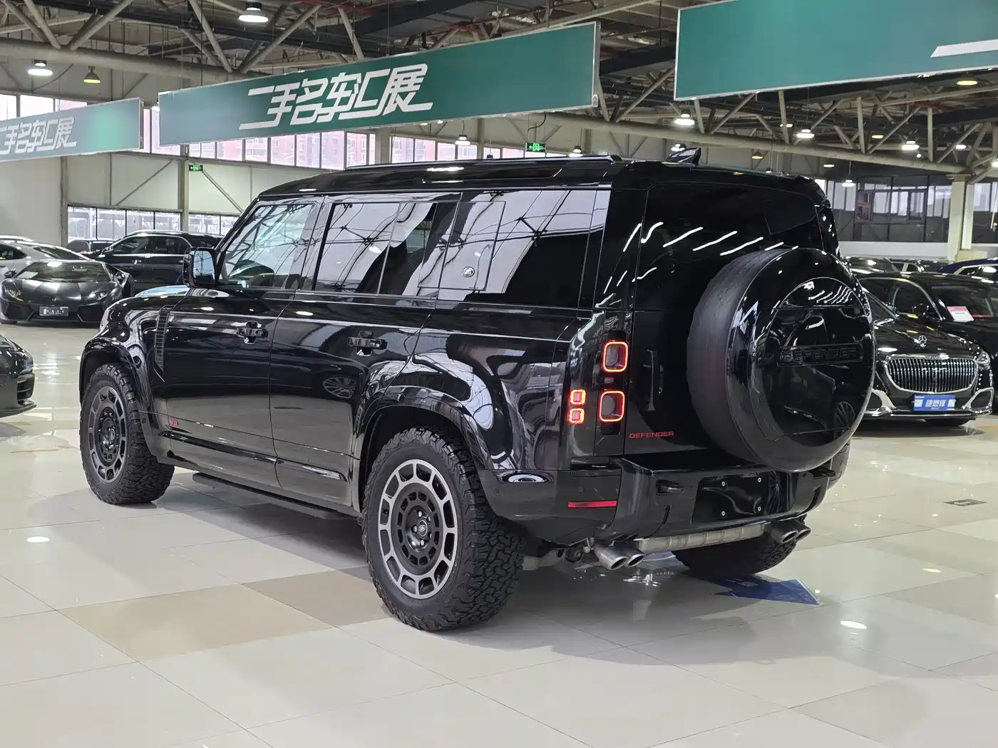 Land Rover Defender 2024 110 5.0T V8 фото 4