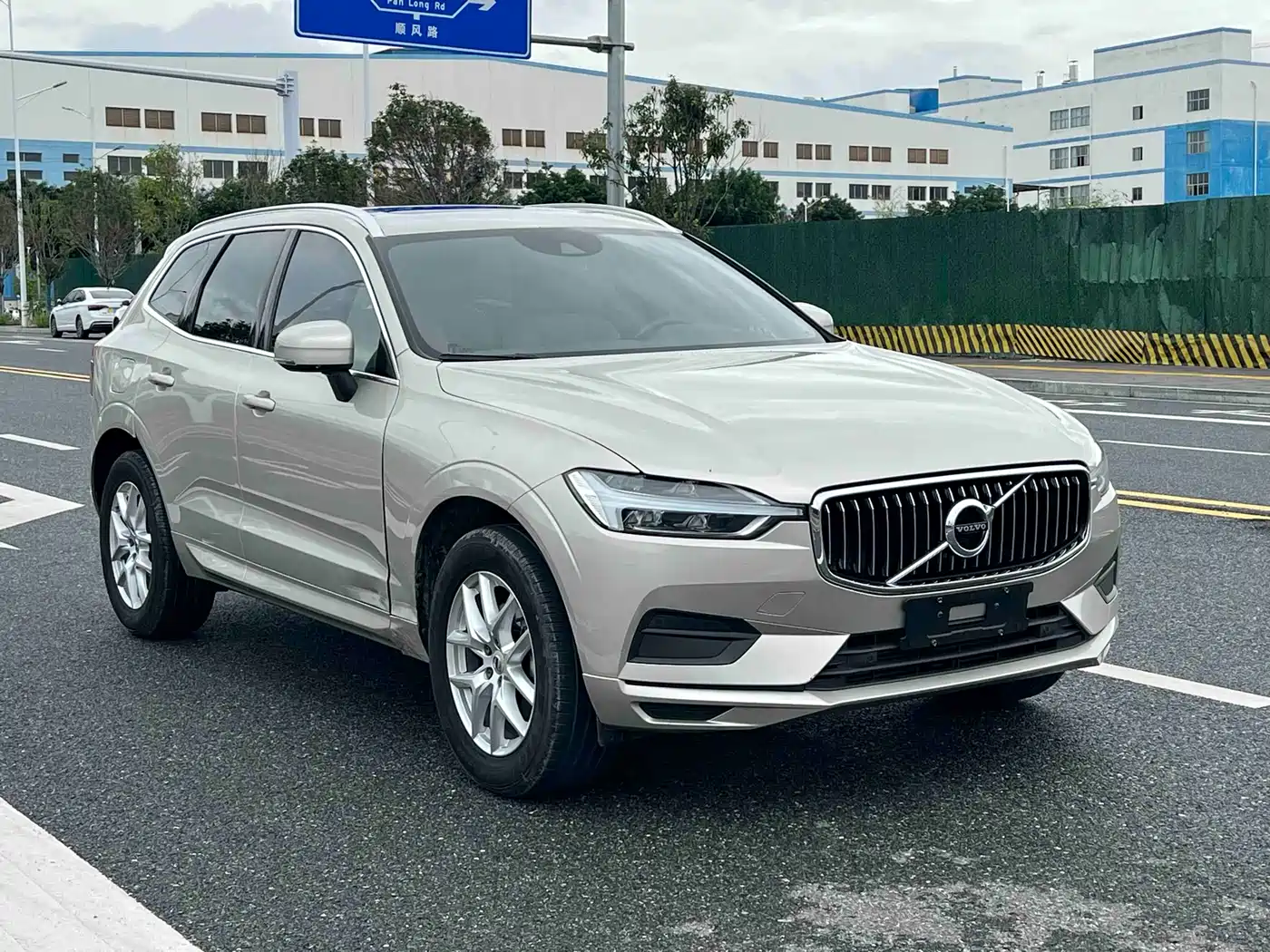 Volvo XC60 2018 T5 AWD Momentum Edition фото 3