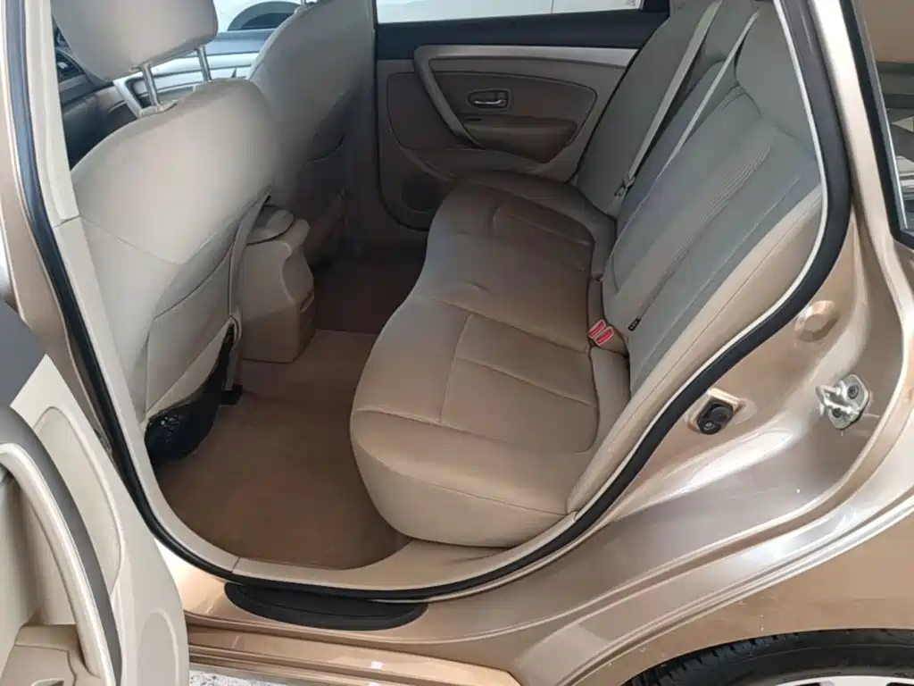 Dongfeng Aeolus Dongfeng Fengshen A60 2015 2014 1.6L Automatic Luxury