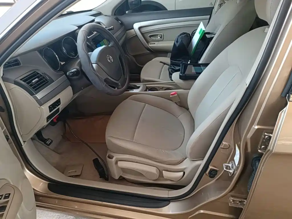 Dongfeng Aeolus Dongfeng Fengshen A60 2015 2014 1.6L Automatic Luxury