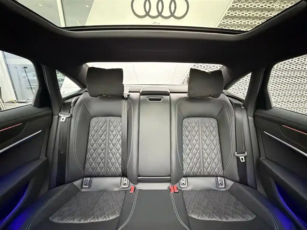 Фото 14 - Audi A6L