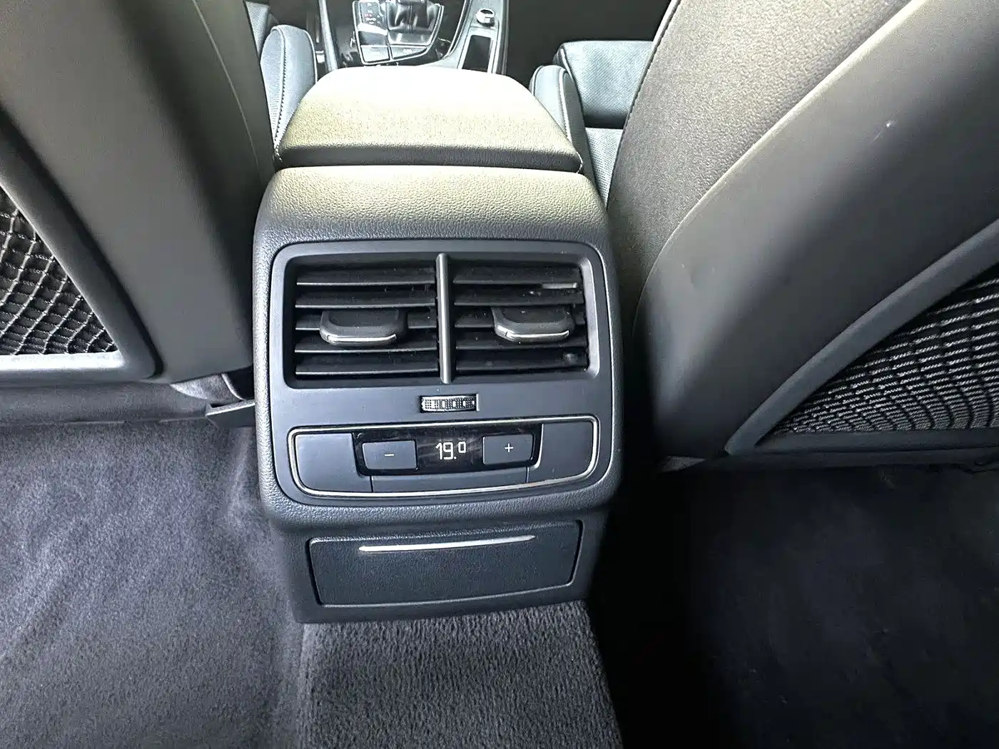 Audi A4L 2025 2025 2 Million Celebration Edition 40 TFSI Luxury Dynamic