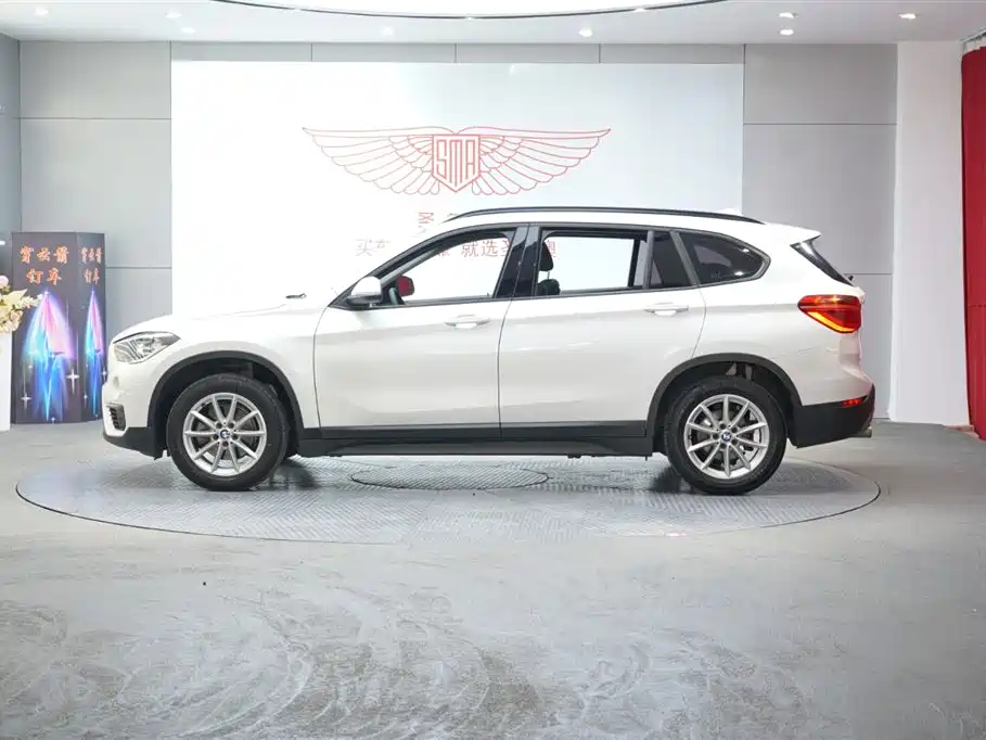 BMW X1 2019 sDrive18Li Fashion Model фото 2