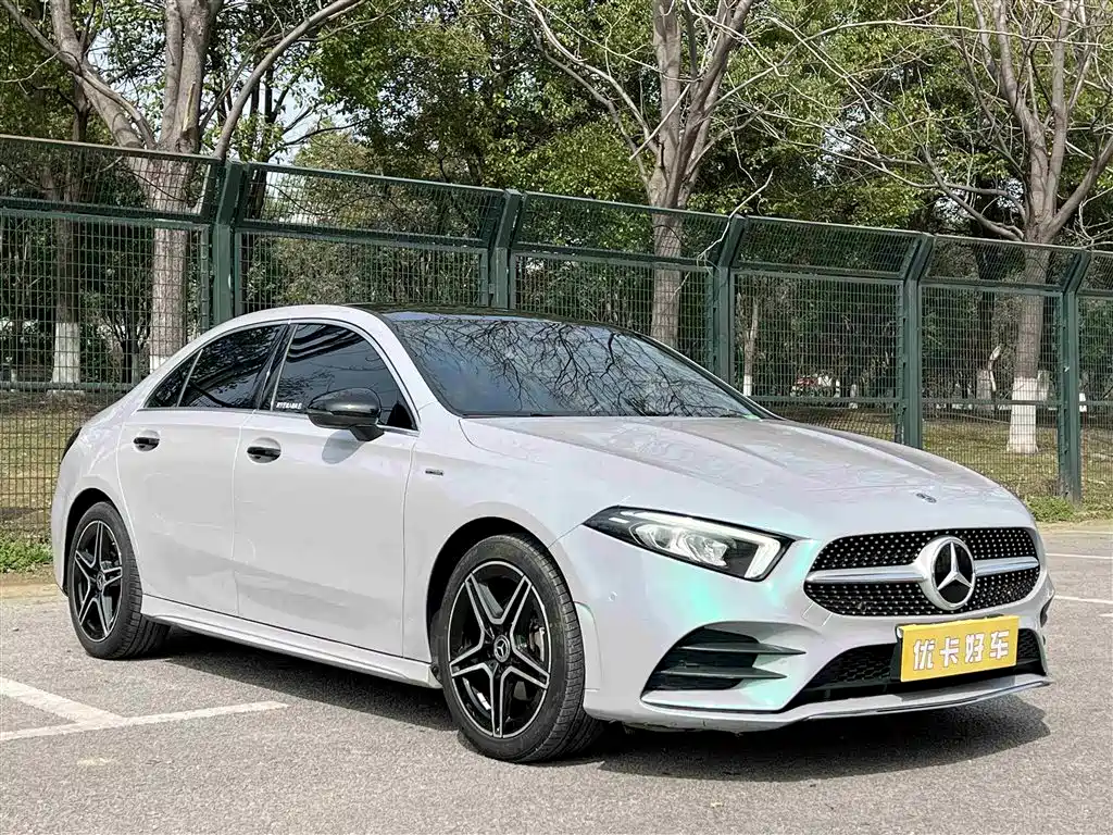 Mercedes-Benz A-Class 2019 A 200 L Sport Sedane Pioneer Special Edition фото 3