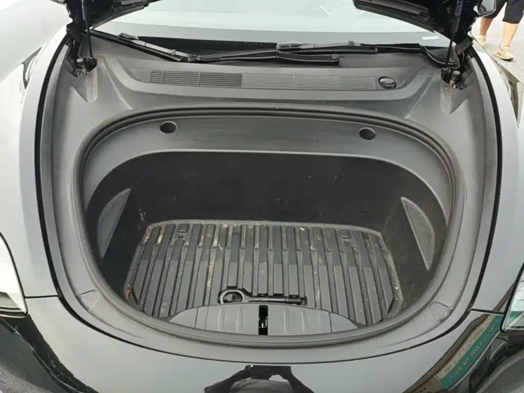 Фото 20 - Tesla Model 3