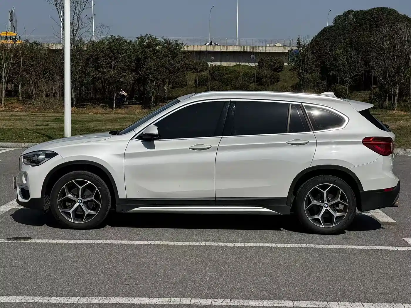 BMW X1 2019 sDrive18Li Premium Model фото 12