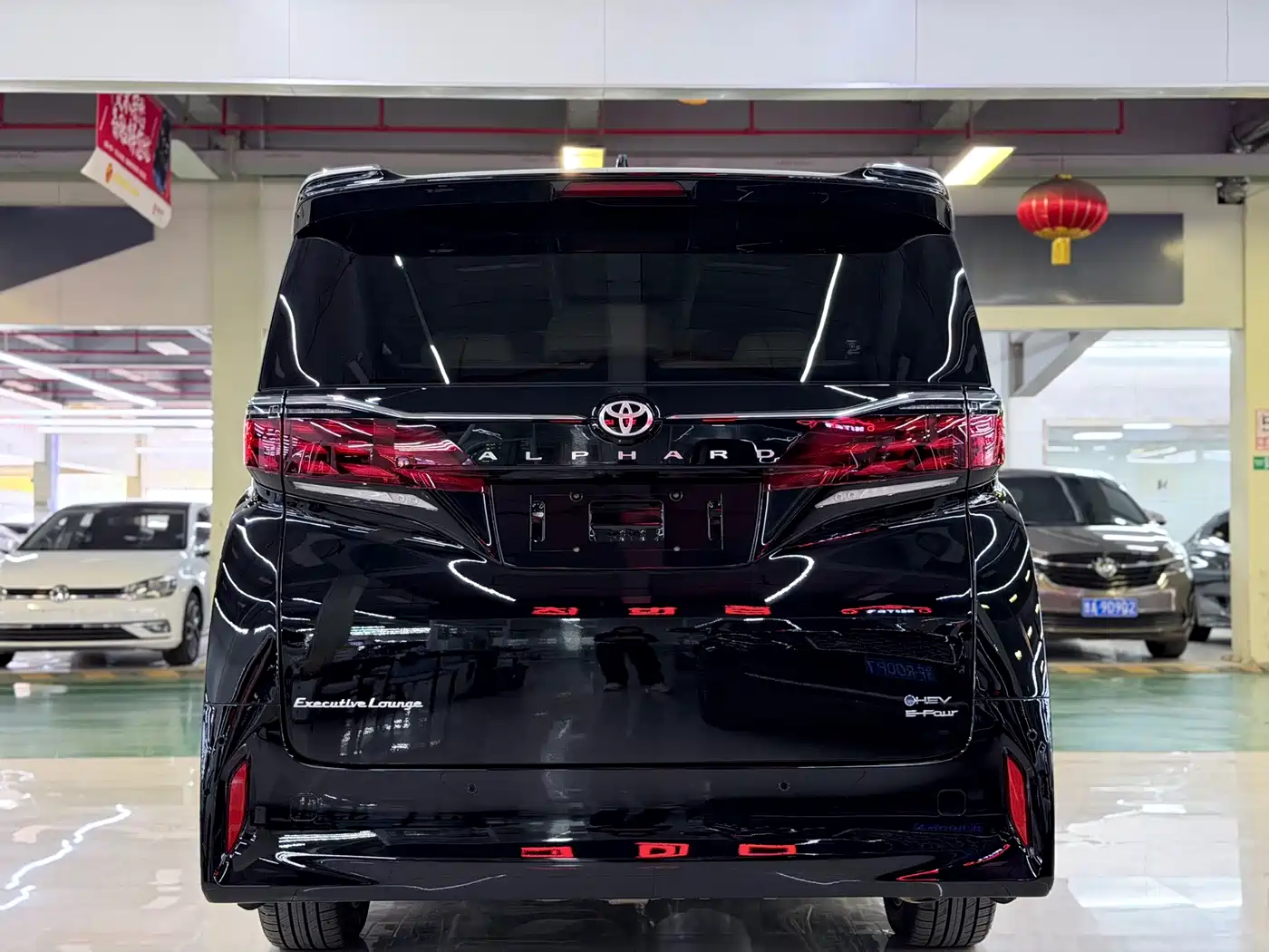 Toyota Alphard 2025 Hybrid 2.5L Ultimate Gold Edition фото 3