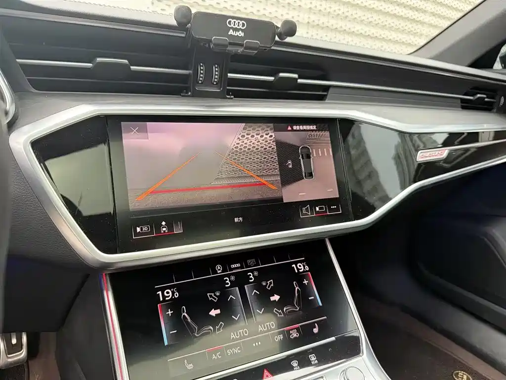 Фото 15 - Audi A6L