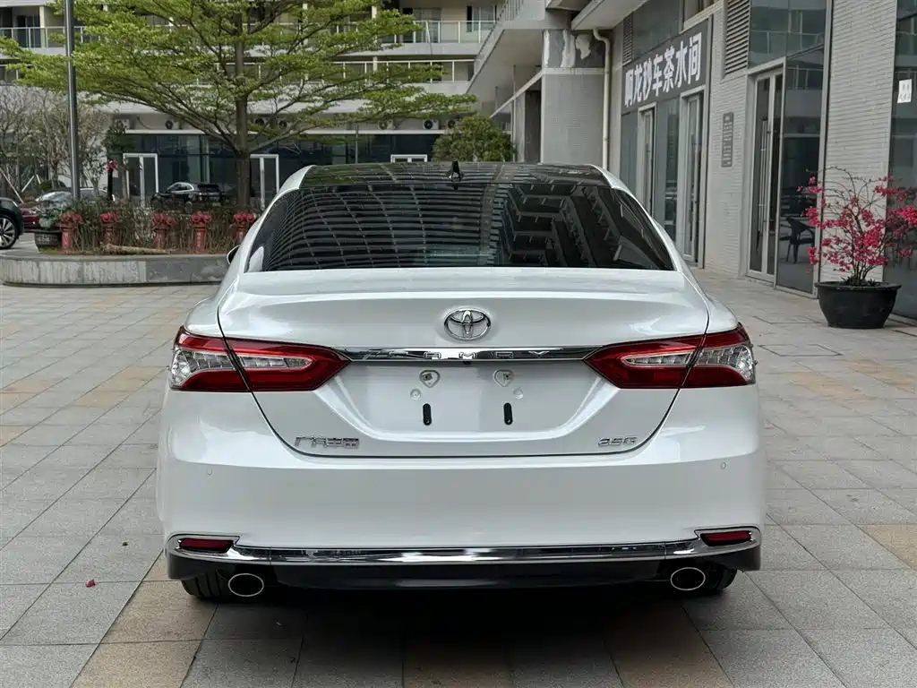 TOYOTA CAMRY