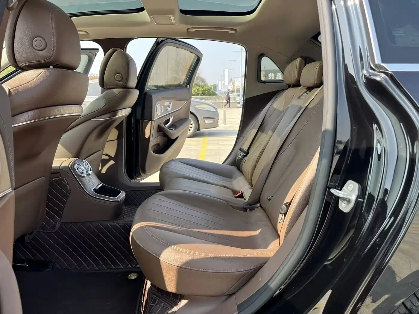Mercedes-Benz E-Class 2022 Second Facelift E 300 L Luxury фото 18
