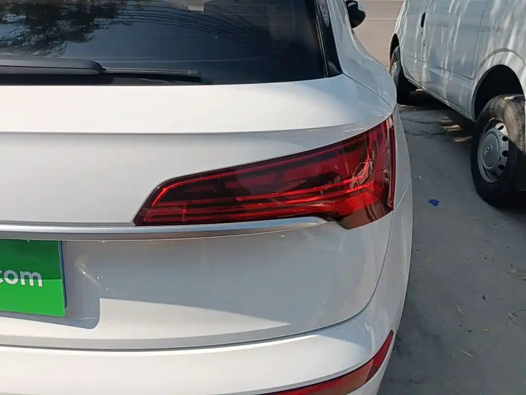 Фото 8 - Audi Q5L