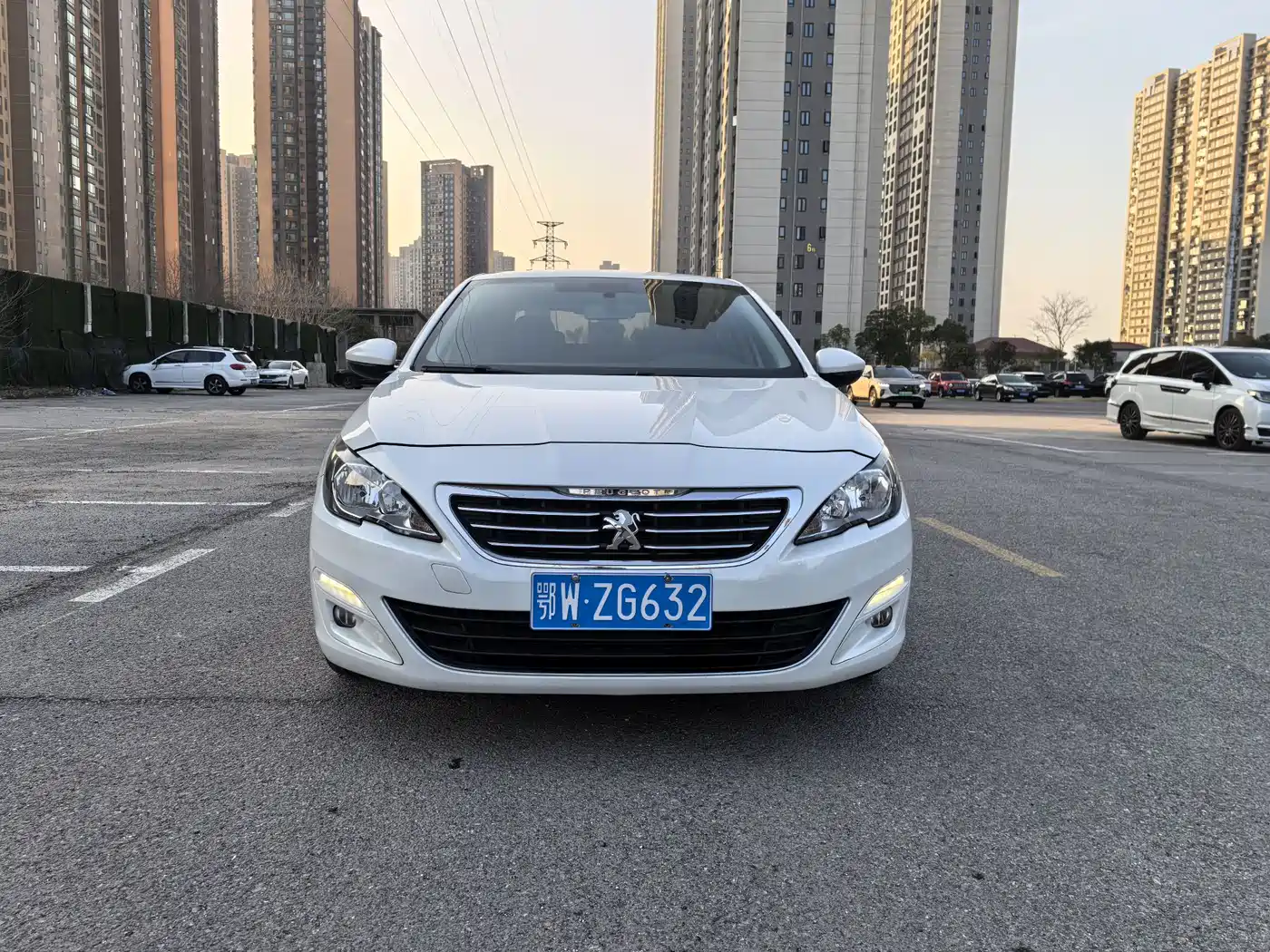 Peugeot 408 2014 1.8L Automatic Luxury Edition фото 2