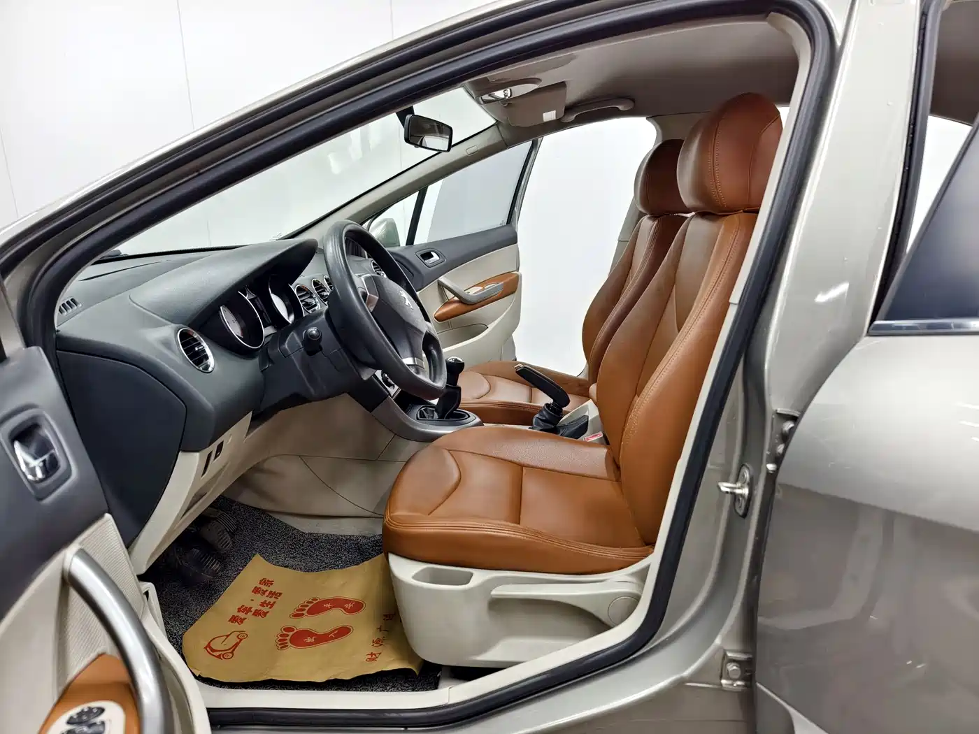 Peugeot 408 2013 1.6L Manual Comfort Edition фото 10