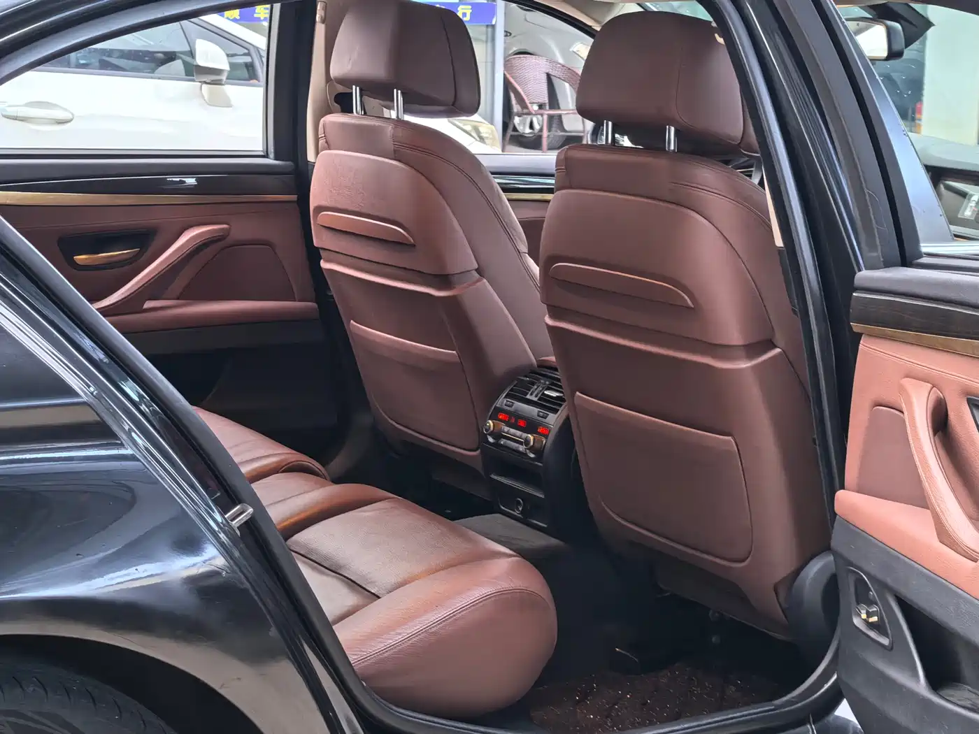 BMW 5 Series 2015 535Li Leading фото 11