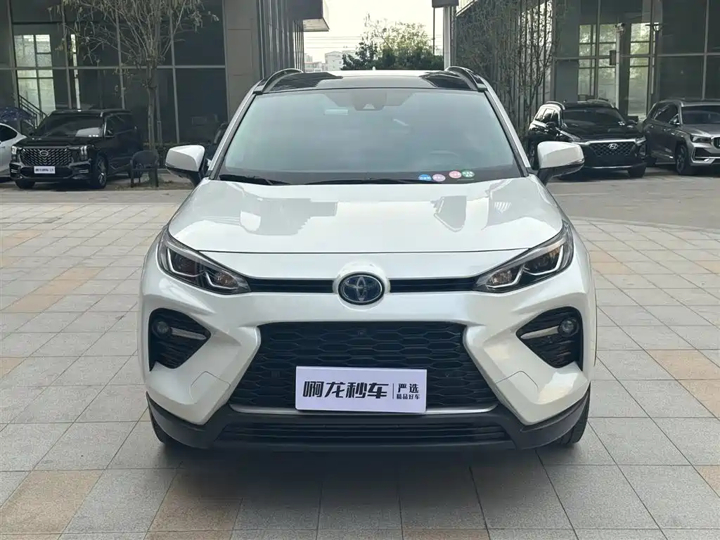 Toyota Wildlander 2023 Hybrid 2.5L E-CVT AWD Premium Edition фото 4