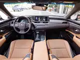 Photo 13 - Lexus ES