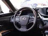 Photo 14 - Lexus ES