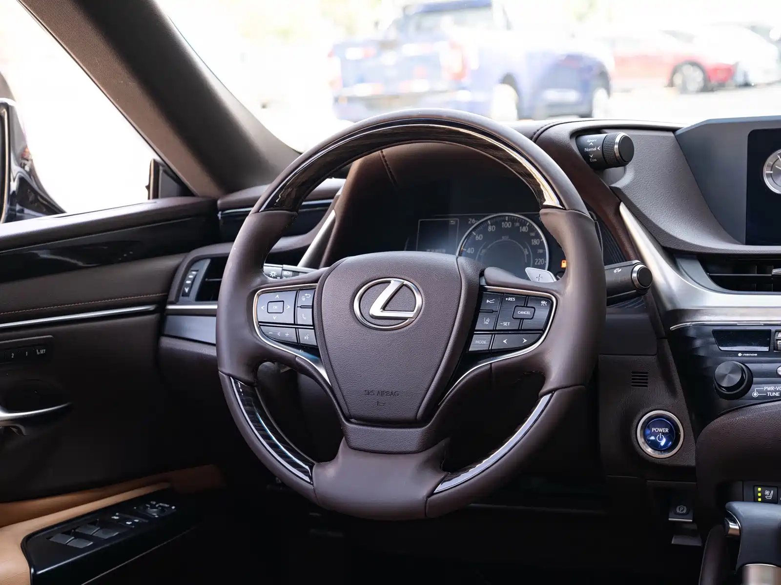 Photo 14 - Lexus ES