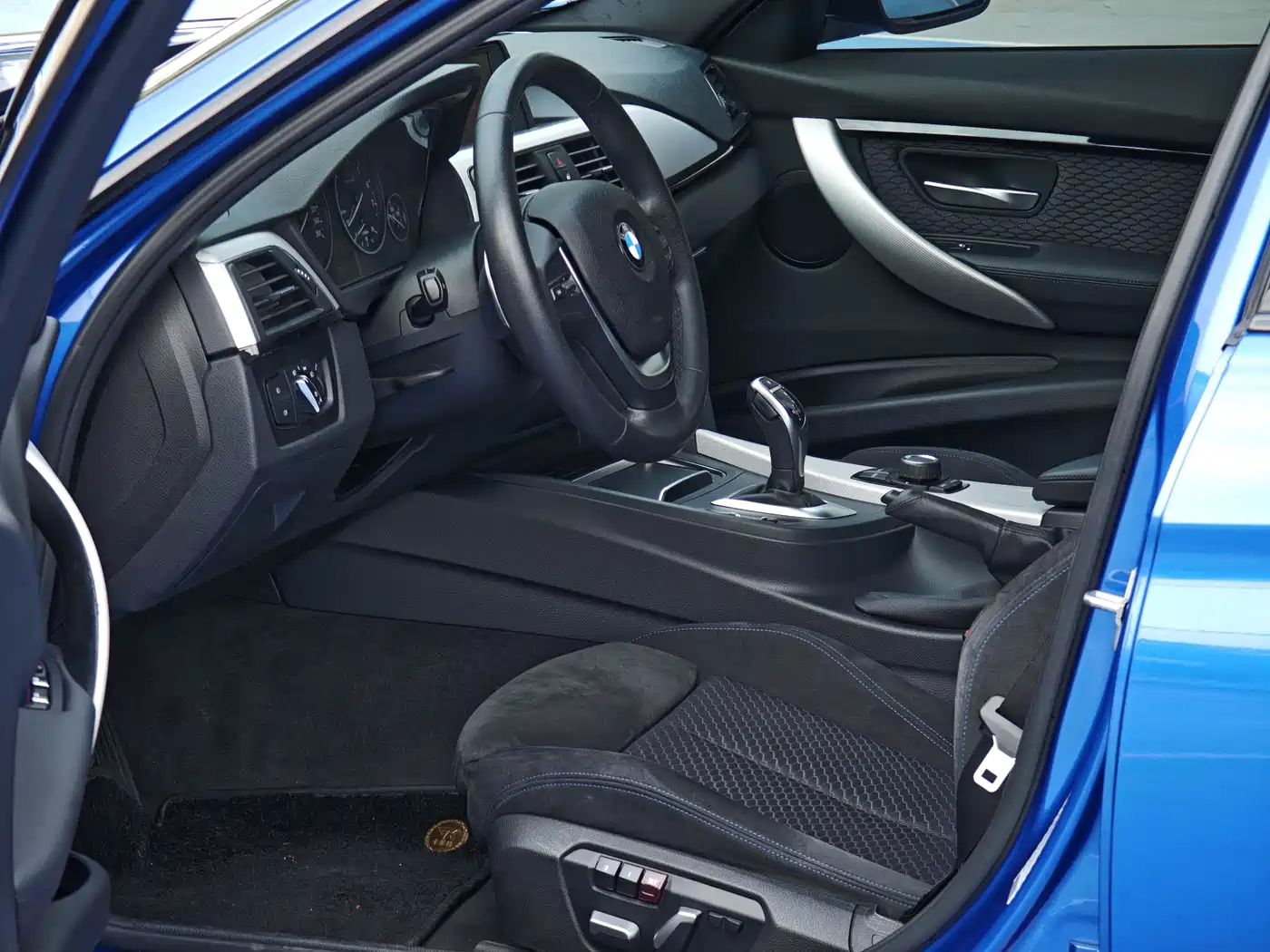 BMW 3 Series 2017 320i M Sport фото 10