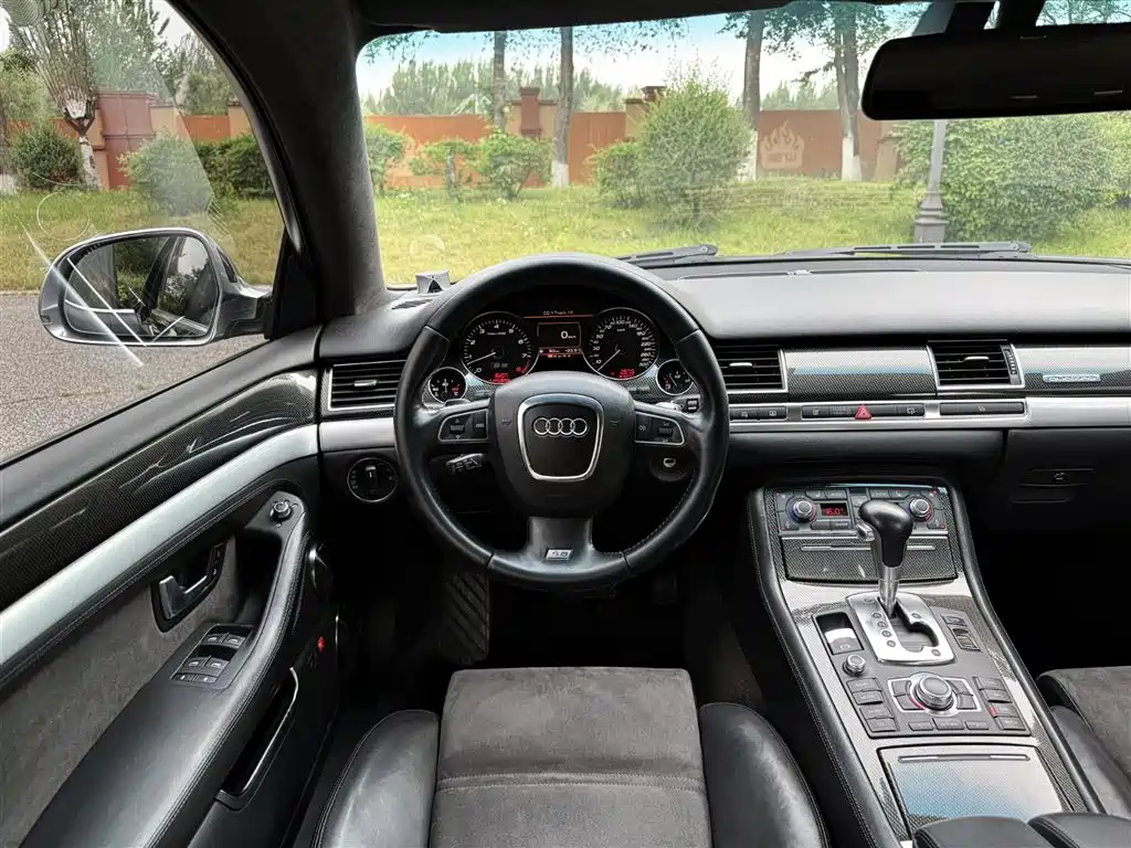 Audi S8 2009 Audi S8 5.2 FSI quattro фото 16