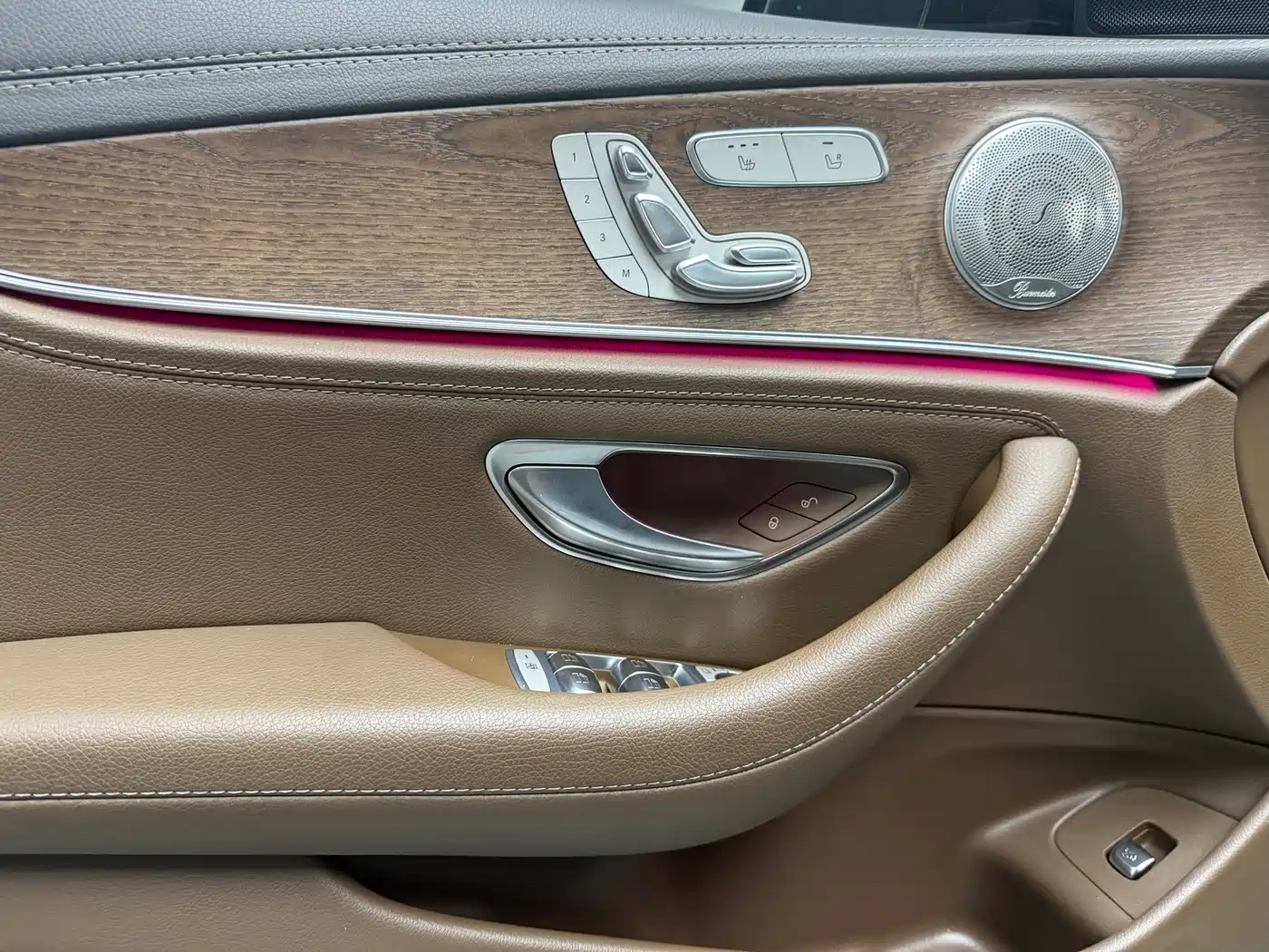 Mercedes-Benz E-Class 2022 E 300 L Fashion фото 6