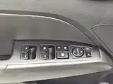 Photo 9 - Hyundai Elantra