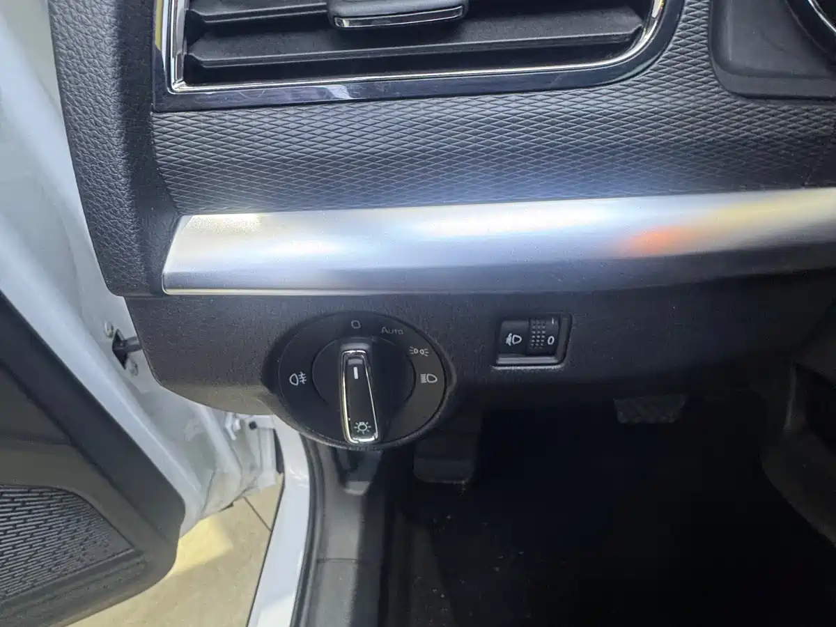 Škoda Kamiq 2022 1.5L Automatic Comfort Edition фото 17