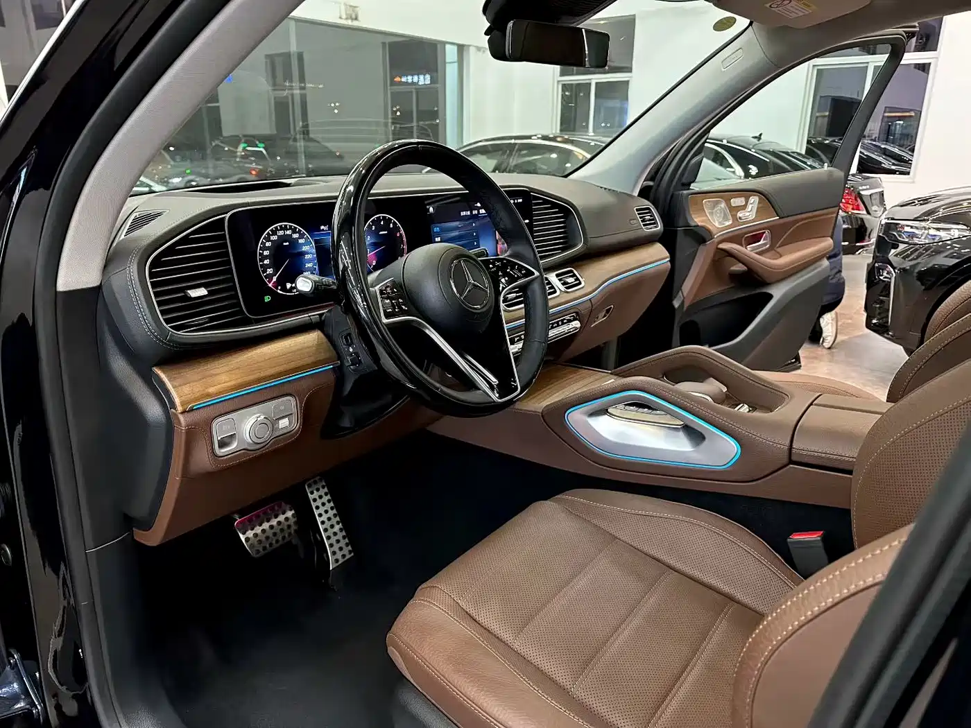 Mercedes-Benz GLS 2024 Model GLS 450 4MATIC Luxury фото 6