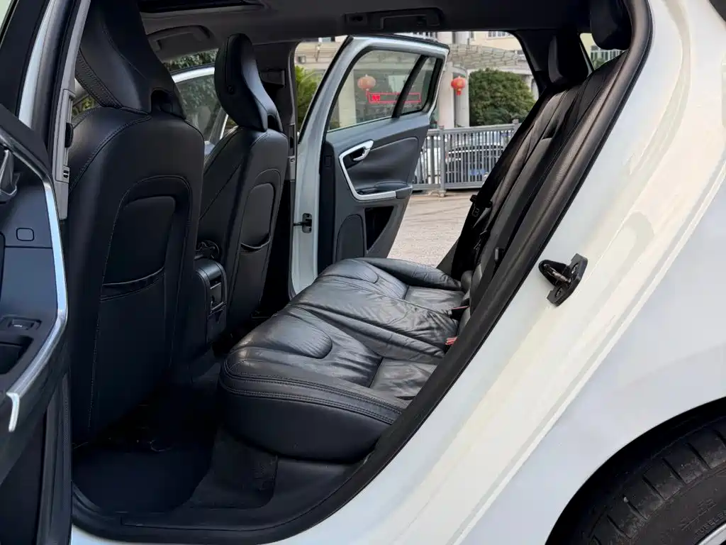 Volvo V60 2013 2013 T5 Premium Edition