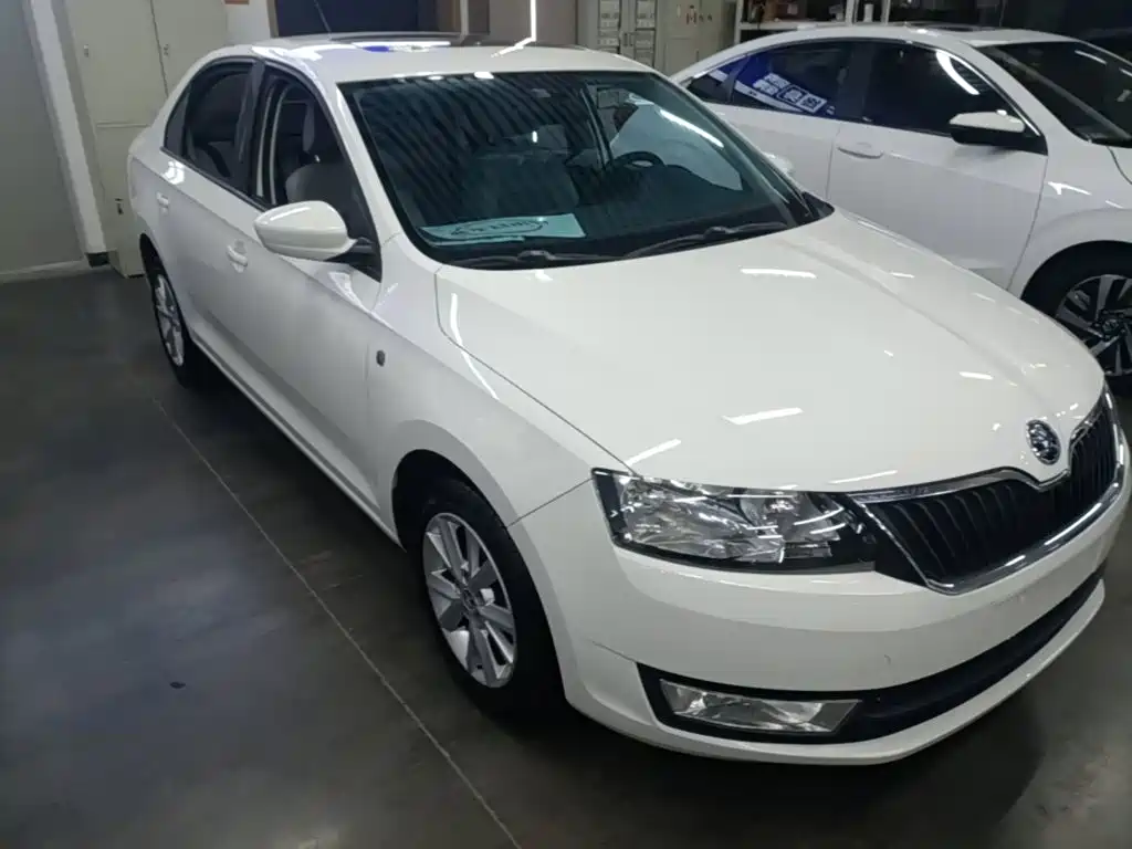 Фото 4 - Škoda Rapid
