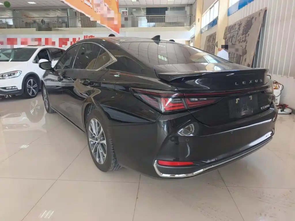 Lexus ES 2025 2025 300h Ultimate Edition