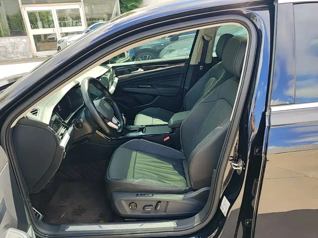 Фото 15 - Volkswagen Passat